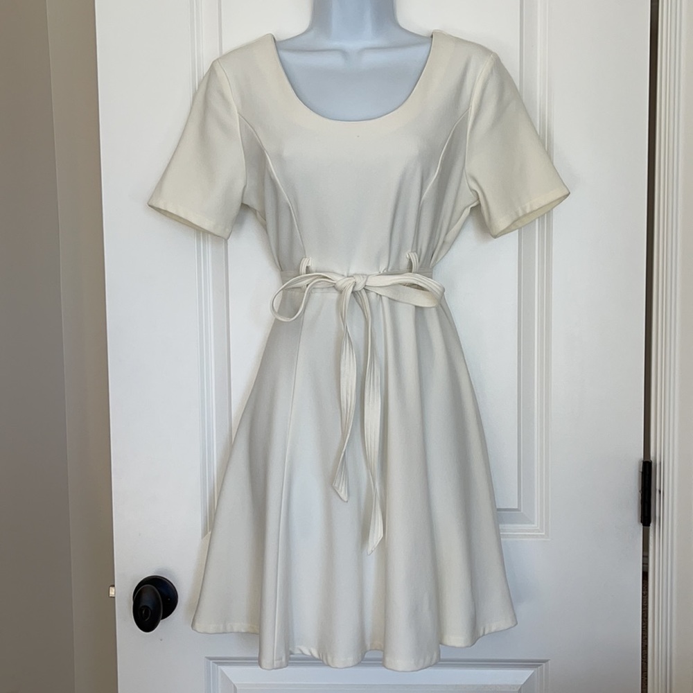 NEW Classic little white dress short sleeve